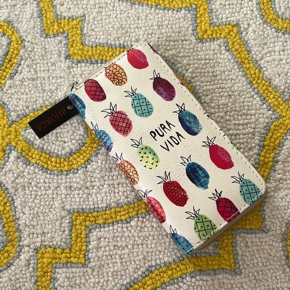 Pura Vida Accessories - NWT Pura Vida Wallet